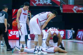 今年会体育网站-关于篮球赛场上发生惊险逆转，引发观众泪目的信息