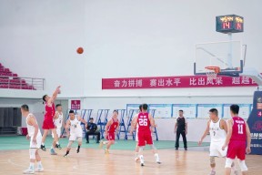 今年会娱乐-篮球比赛精彩纷呈，体育场内掀起热潮(篮球比赛现场)