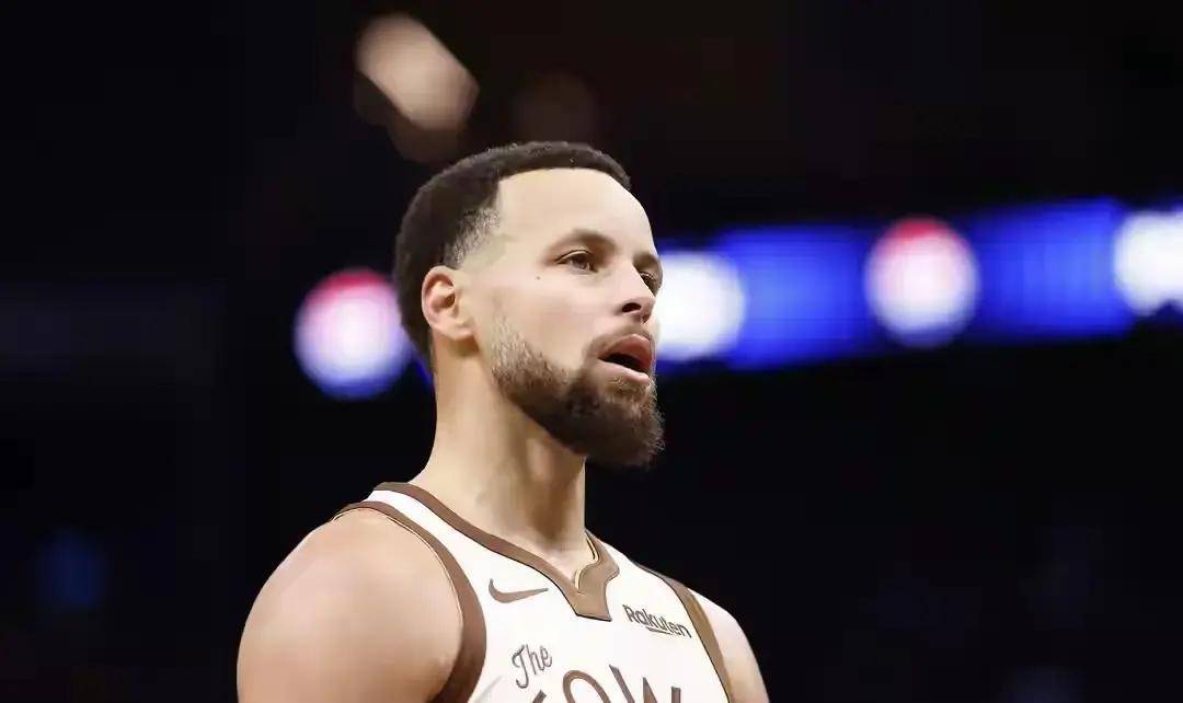 包含勇士主帅因身体原因离队，球队临时任命新教练的词条